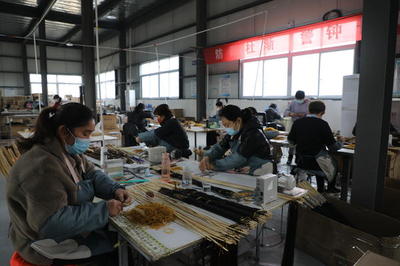 檔發產業與電子商務助力椹澗鄉水潮店村群眾就業增收